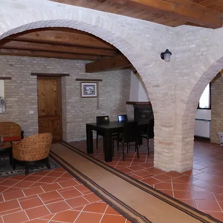 Agriturismo Sant'antonio Фермерский дом Монтегридольфо